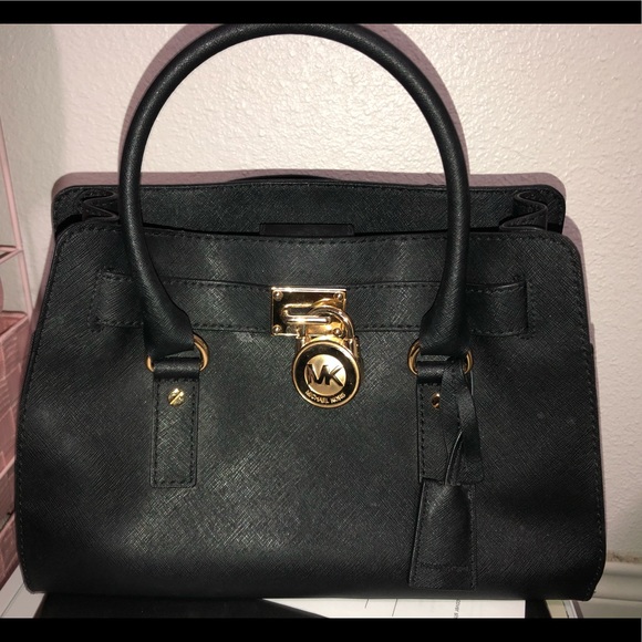 Michael Kors Purse with wristlet - Picture 1 of 7
